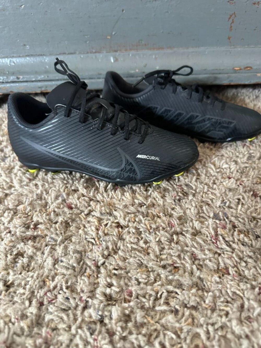 Nike Mercurial Vapor 15 Academy Soccer Cleats Size 4.5Y Black/Yellow Lightweight